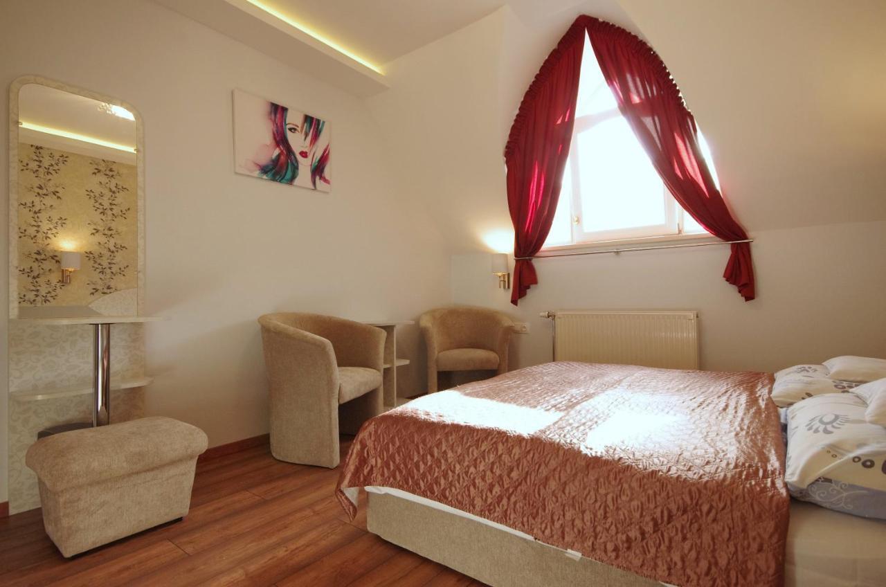 Csigahaz Panzio Hotel Gyula Exterior photo