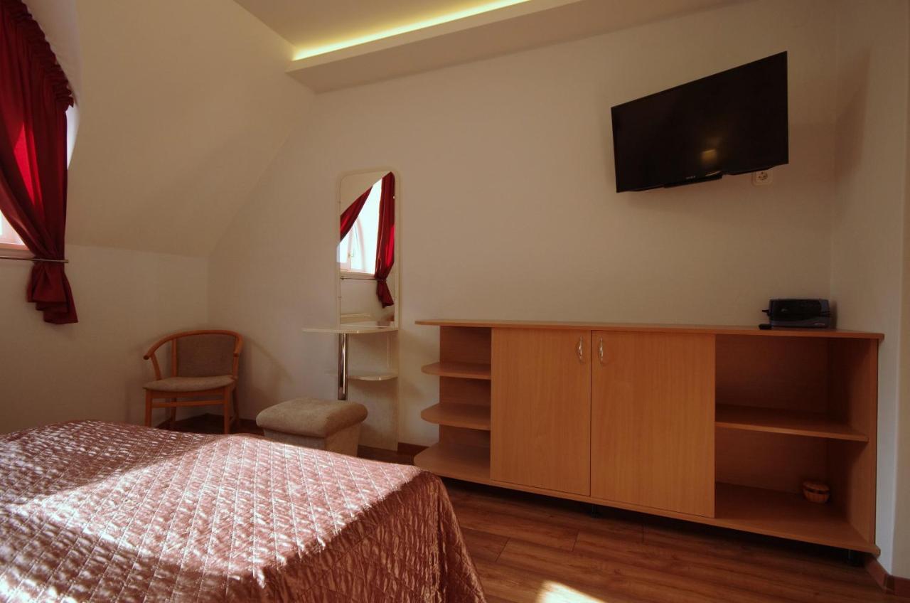Csigahaz Panzio Hotel Gyula Exterior photo